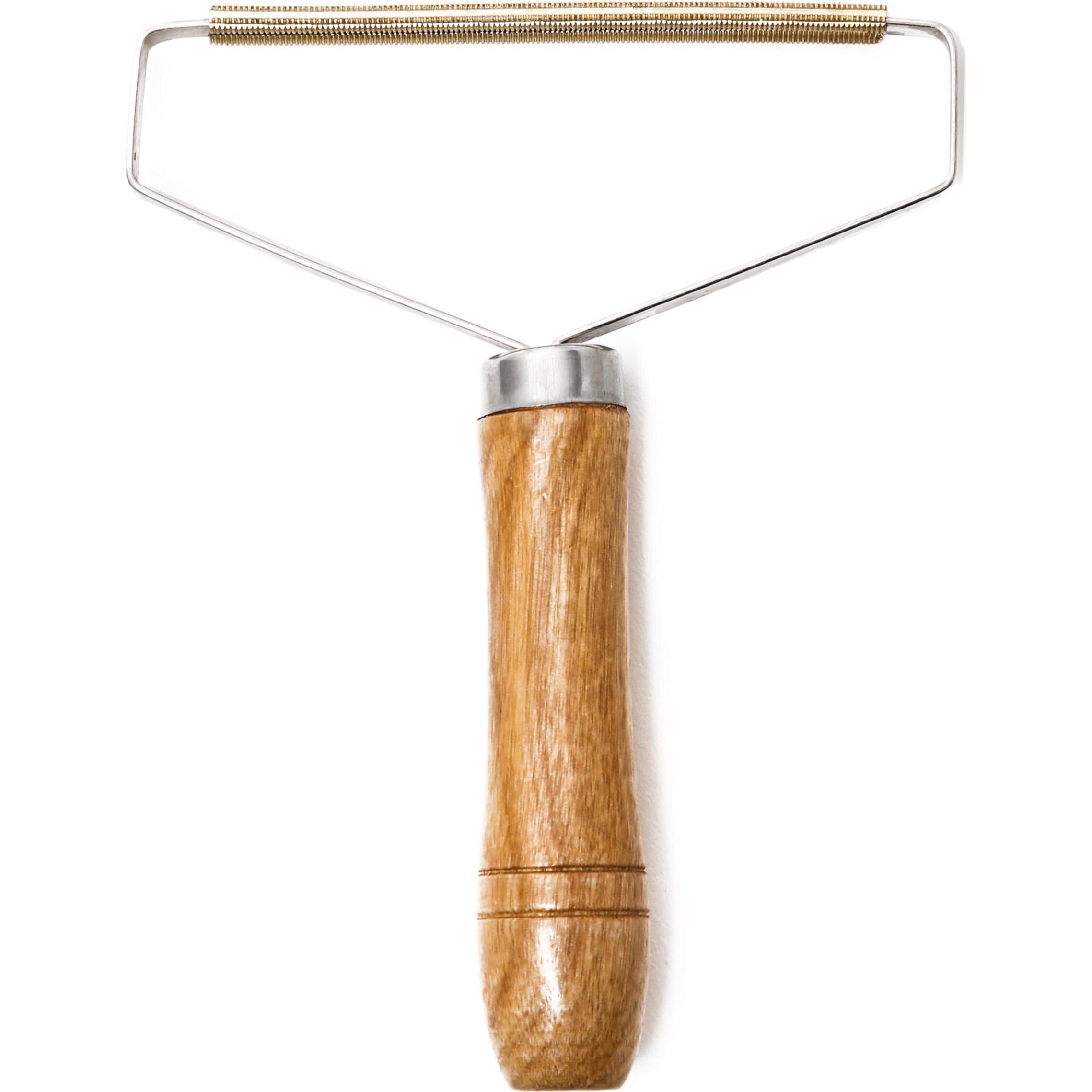 Esmée Manual Pet Hair and Lint Remover Wooden Fabric Shaver